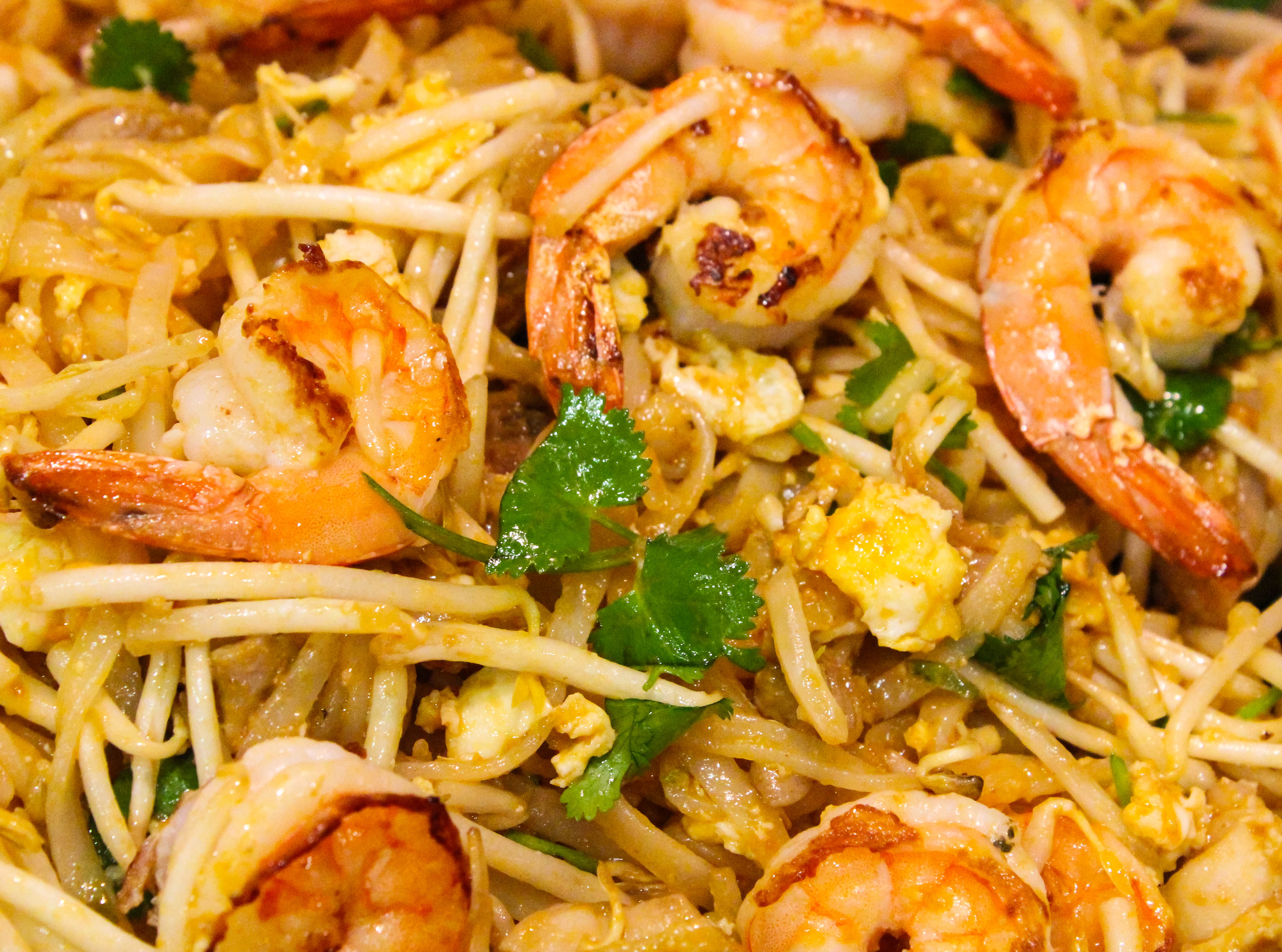 Pad Thai with tiger prawns | A Magpie's Tale